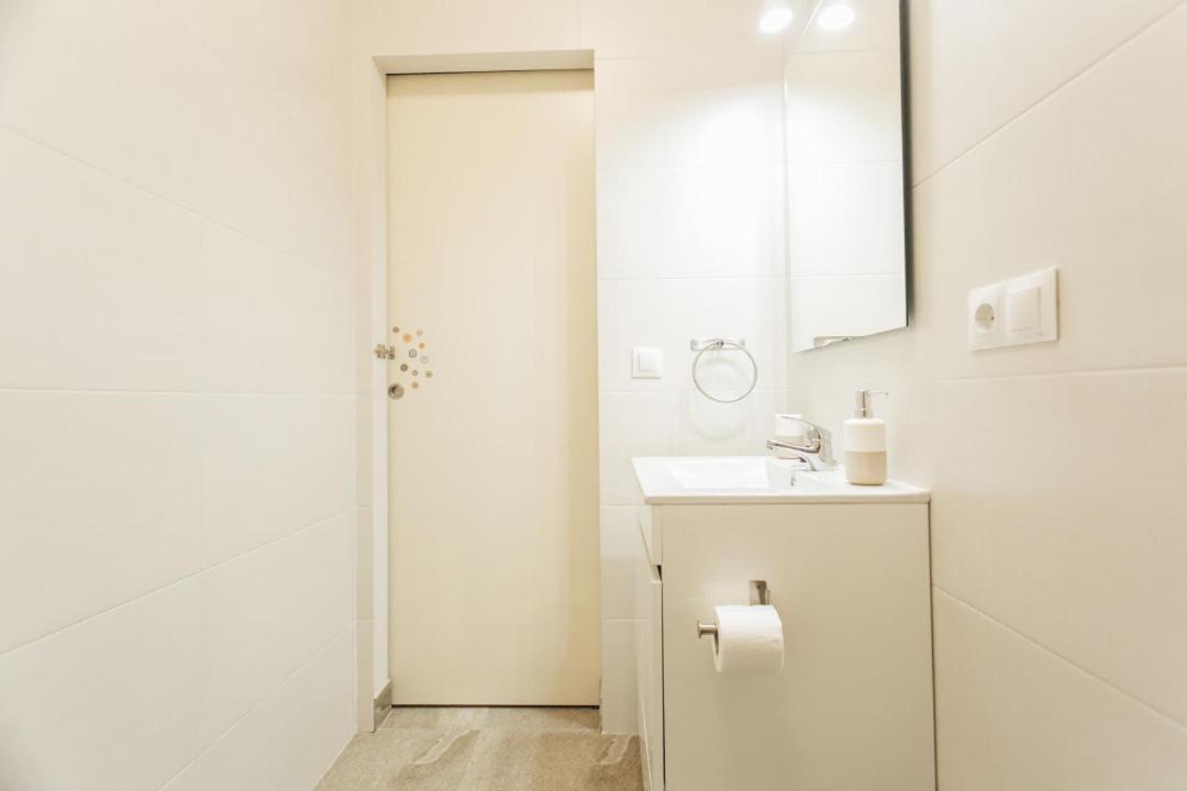Wide And Diaphanous- 3Bd 2Bth- Alcazar Sevilla Bagian luar foto