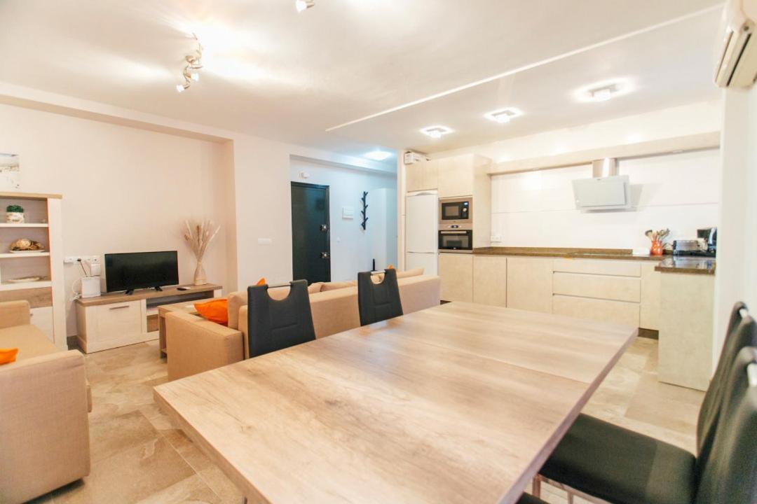 Wide And Diaphanous- 3Bd 2Bth- Alcazar Sevilla Bagian luar foto